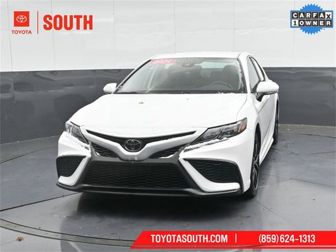 Used 2024 Toyota Camry SE image 6