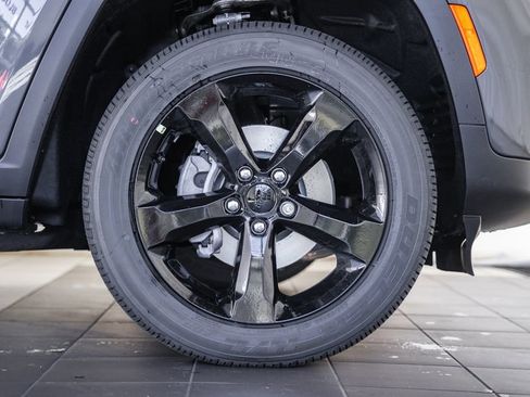 New 2025 Jeep Grand Cherokee Altitude image 16