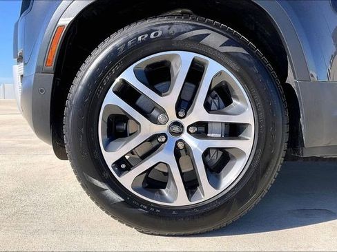 Used 2025 Land Rover Defender 110 S image 9