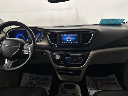 Used 2020 Chrysler Voyager Lxi FWD image 29