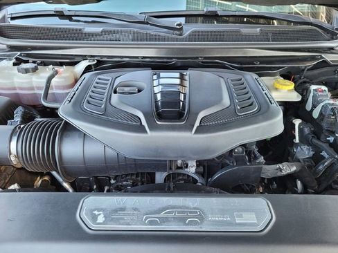 Certified 2024 Jeep Wagoneer L Series II w/ Flexible Seating Group image 20