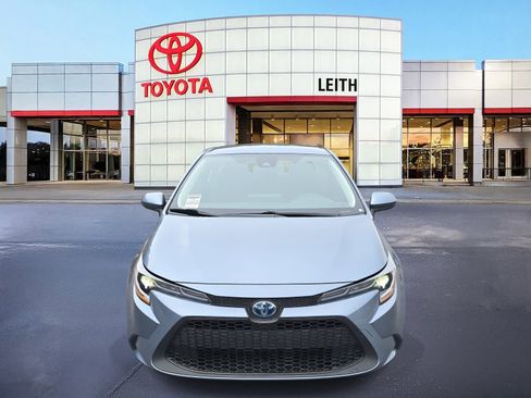 Used 2021 Toyota Corolla LE image 2