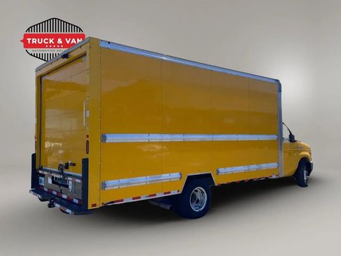 Used 2022 Ford E-350 and Econoline 350 Super Duty RWD image 6