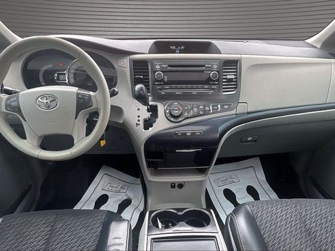 Used 2012 Toyota Sienna SE FWD image 7