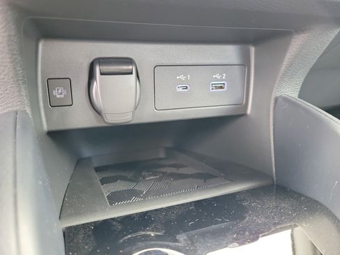 New 2025 Nissan Versa SR w/ Trunk Package FWD image 30