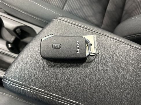 Used 2022 Kia Niro LXS image 24