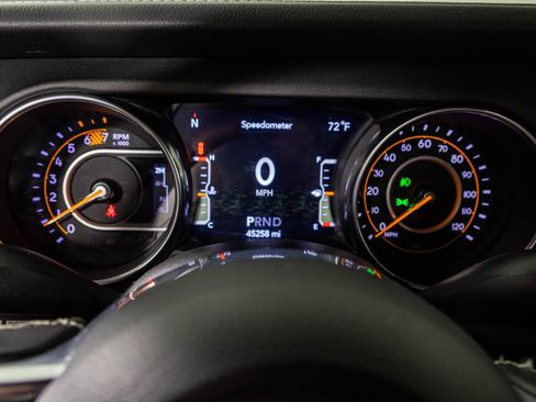 Used 2020 Jeep Wrangler Unlimited Sahara image 33