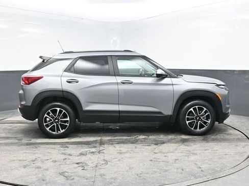 Used 2025 Chevrolet TrailBlazer LT w/ Driver Confidence Package image 8