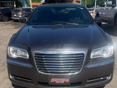 Used 2014 Chrysler 300 RWD image 6