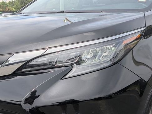 Used 2026 Toyota Sienna LE FWD image 11