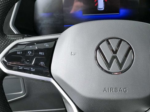 Used 2024 Volkswagen Tiguan SE R-Line image 13