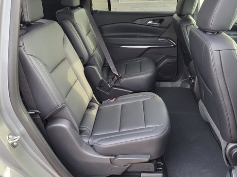 New 2026 Chevrolet Traverse LT image 11