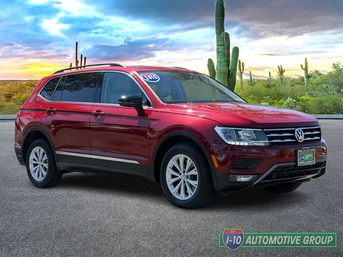 Used 2018 Volkswagen Tiguan SE w/ Panoramic Sunroof Package AWD/4WD image 2