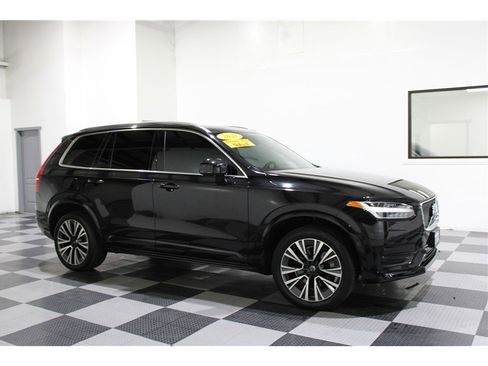 Used 2021 Volvo XC90 T5 Momentum w/ Protection Package Premier image 1