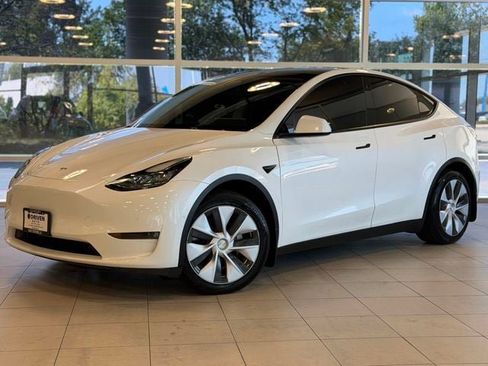Used 2022 Tesla Model Y Long Range AWD/4WD image 1