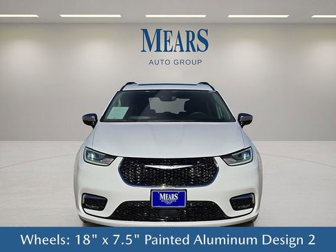 Used 2023 Chrysler Pacifica Limited image 9