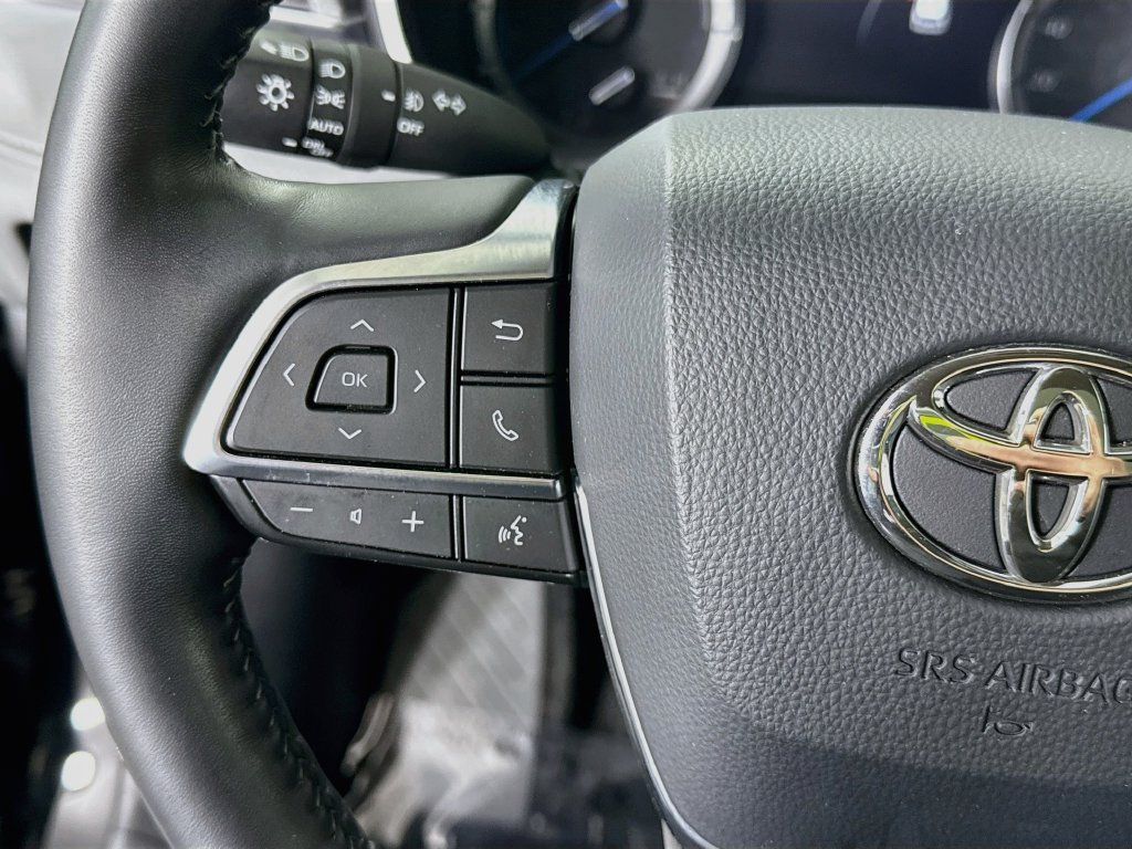 Certified 2020 Toyota Highlander Platinum AWD/4WD image 23