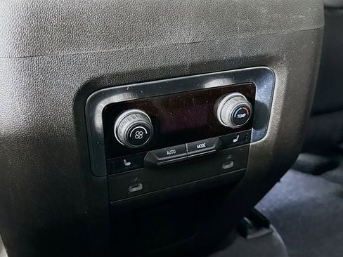 Used 2021 Chevrolet Suburban Z71 w/ Luxury Package image 29