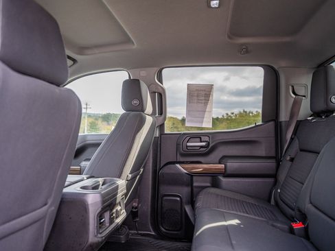 Used 2021 Chevrolet Silverado 1500 LT Trail Boss w/ Convenience Package II image 18