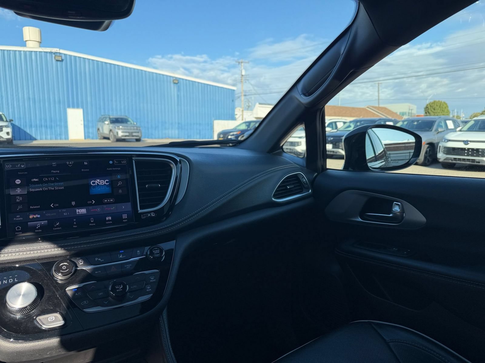 Used 2025 Chrysler Pacifica Limited FWD image 39