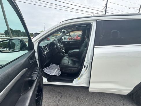 Used 2018 Toyota Highlander SE AWD/4WD image 10