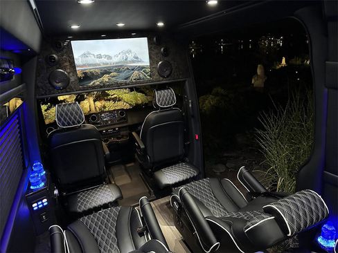 Used 2024 Mercedes-Benz Sprinter 3500 image 3