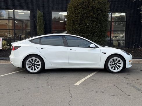 Used 2022 Tesla Model 3 Standard Range image 21