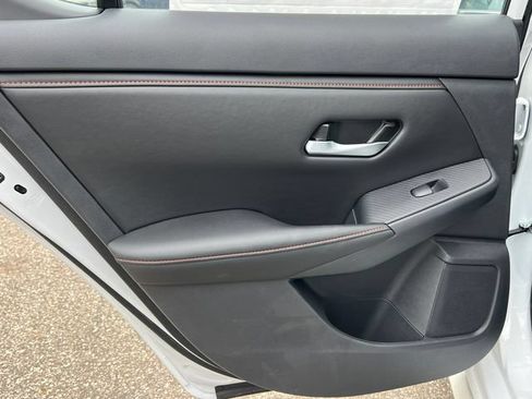 New 2025 Nissan Sentra SR FWD image 32