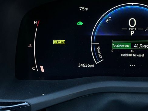 Used 2025 Toyota Camry SE image 38