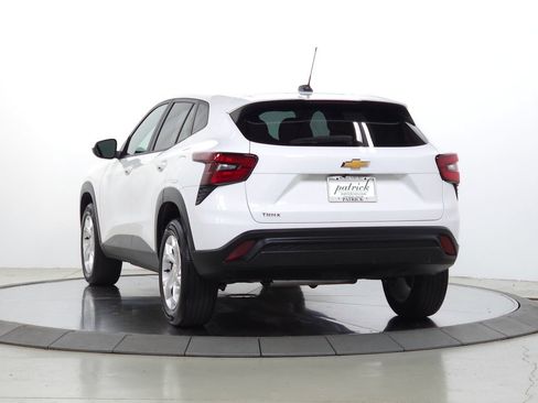 Used 2024 Chevrolet Trax LS w/ LS Convenience Package FWD image 6