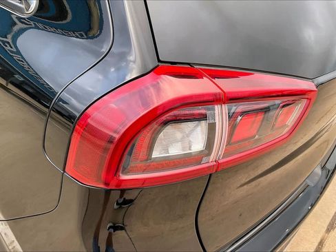 Used 2018 Kia Niro EX FWD image 26