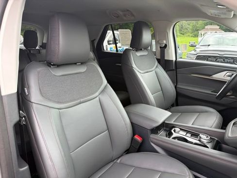 Used 2026 Ford Explorer Active w/ Active Comfort Package AWD/4WD image 39