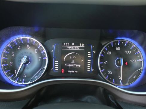 Used 2023 Chrysler Voyager LX image 18