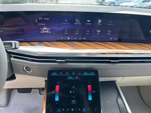 Certified 2025 Cadillac Escalade Sport Platinum w/ LPO, ONYX Package RWD image 26