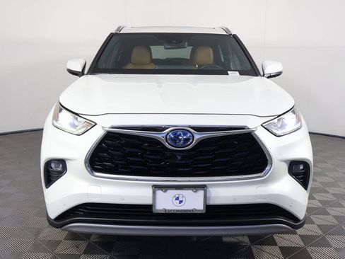 Used 2020 Toyota Highlander Platinum AWD/4WD image 2