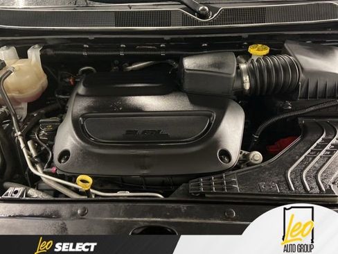 Used 2023 Chrysler Pacifica Touring-L FWD image 35