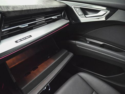 Used 2023 Audi Q4 e-tron Premium Plus w/ Premium Plus image 18