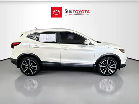 Used 2017 Nissan Rogue Sport SL FWD image 2