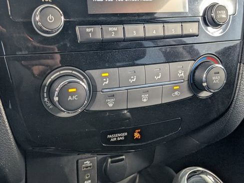 Used 2017 Nissan Rogue S image 18