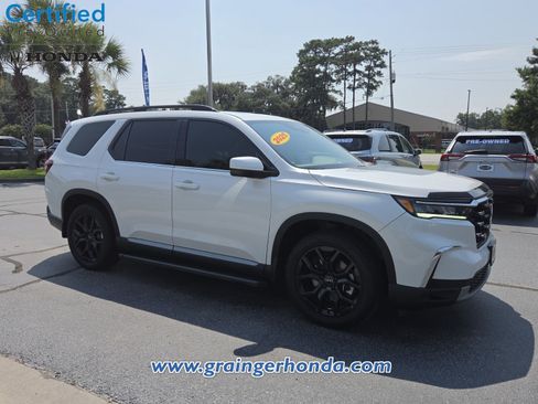 Certified 2025 Honda Pilot Touring image 7