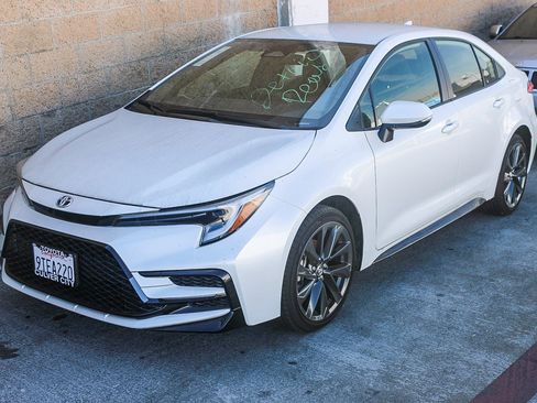 Used 2025 Toyota Corolla SE w/ Convenience Package image 6