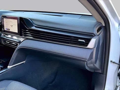 Used 2025 Toyota Camry LE FWD image 18