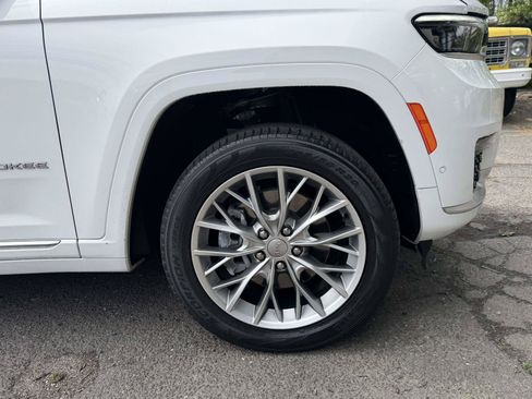 Used 2023 Jeep Grand Cherokee L Summit w/ Advanced Protech Group IV AWD/4WD image 6