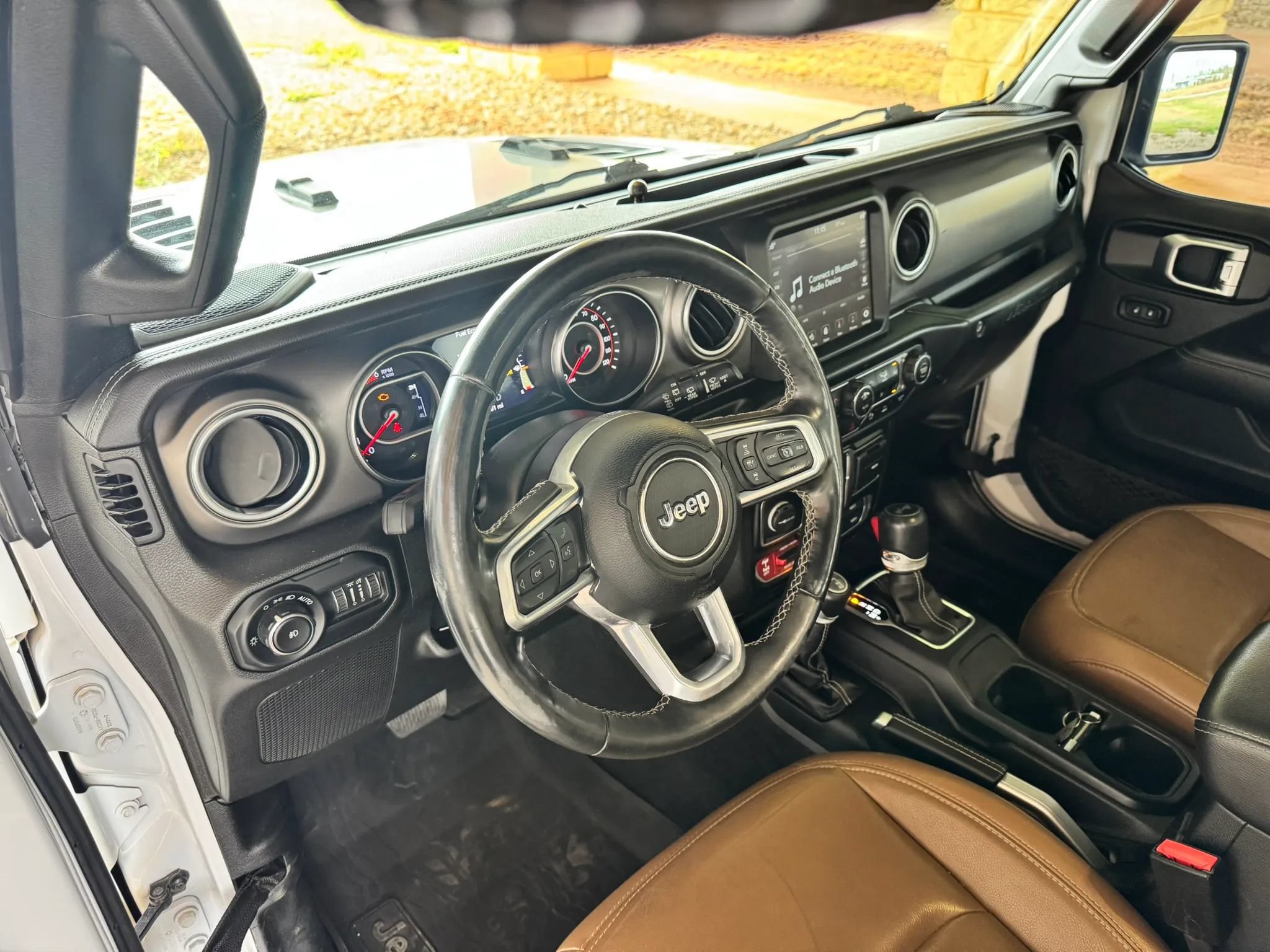 Used 2022 Jeep Wrangler Unlimited Rubicon w/ LED Lighting Group AWD/4WD image 15