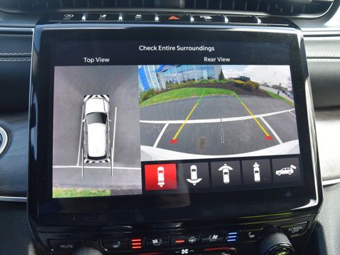 Used 2023 Jeep Grand Cherokee Limited w/ Luxury Tech Group II image 22