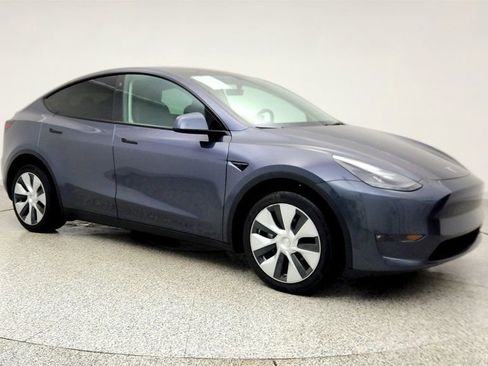 Used 2023 Tesla Model Y Long Range image 3