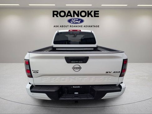 Used 2023 Nissan Frontier SV w/ SV Convenience Package AWD/4WD image 13