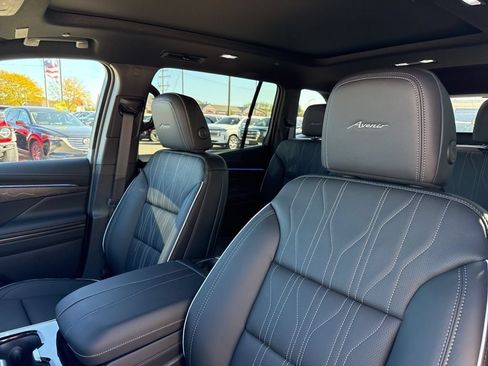 New 2026 Buick Enclave Avenir w/ Super Cruise Package AWD/4WD image 18