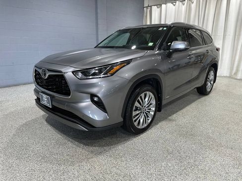 Certified 2026 Toyota Highlander Platinum AWD/4WD image 4