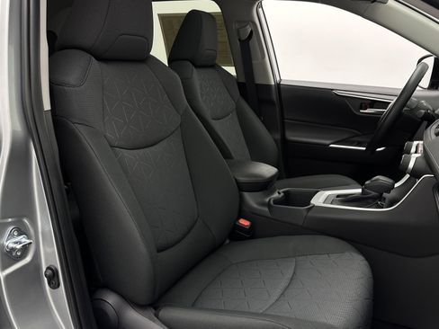 Used 2025 Toyota RAV4 XLE w/ Convenience Package image 36